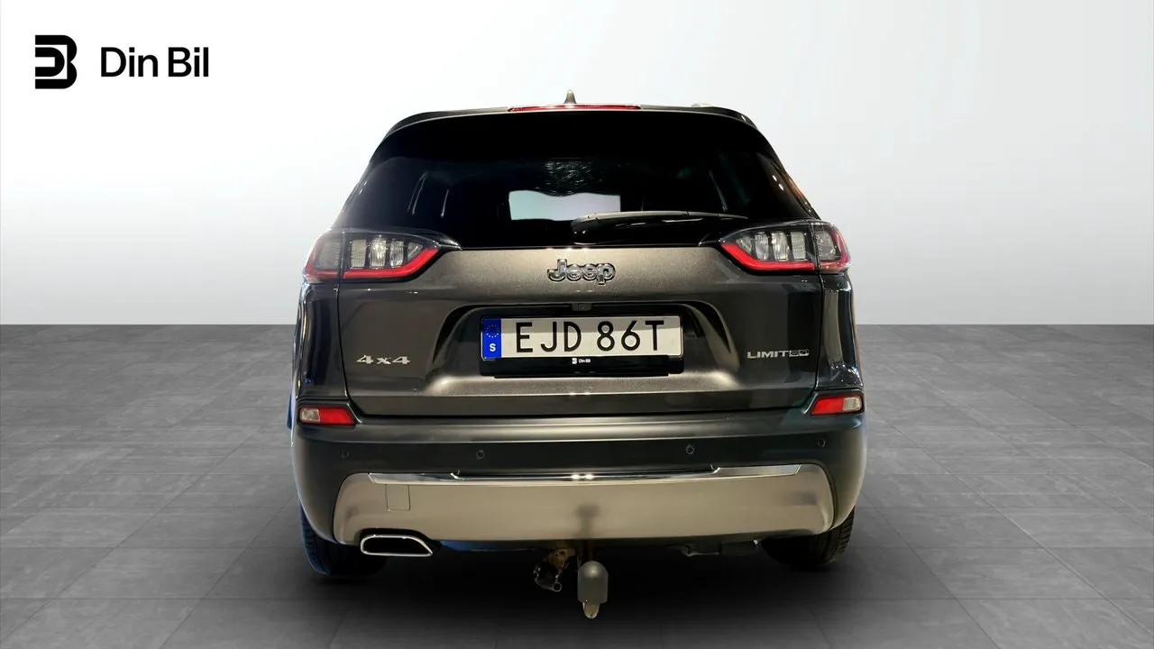 Vehicle image 4