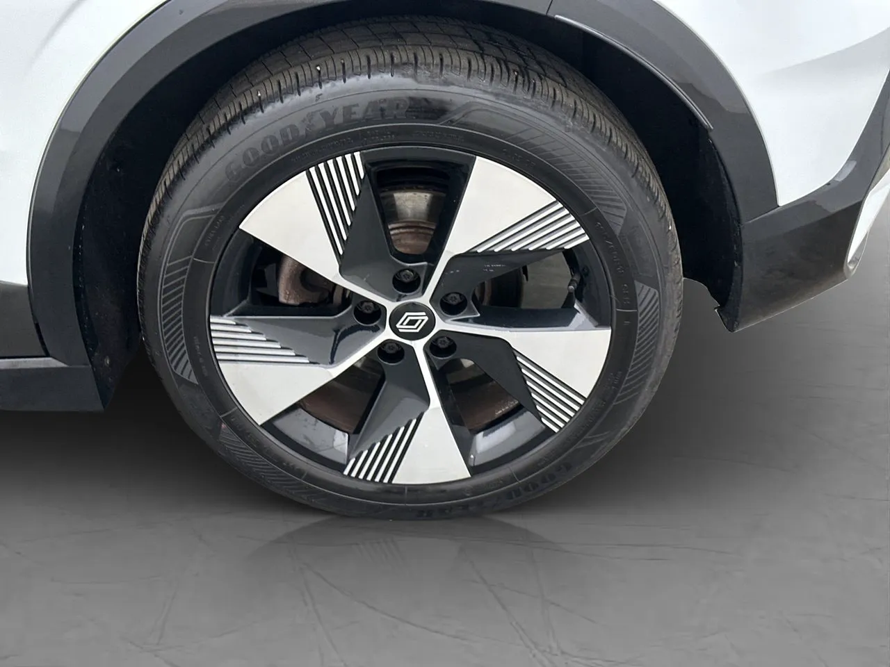 Vehicle image 25
