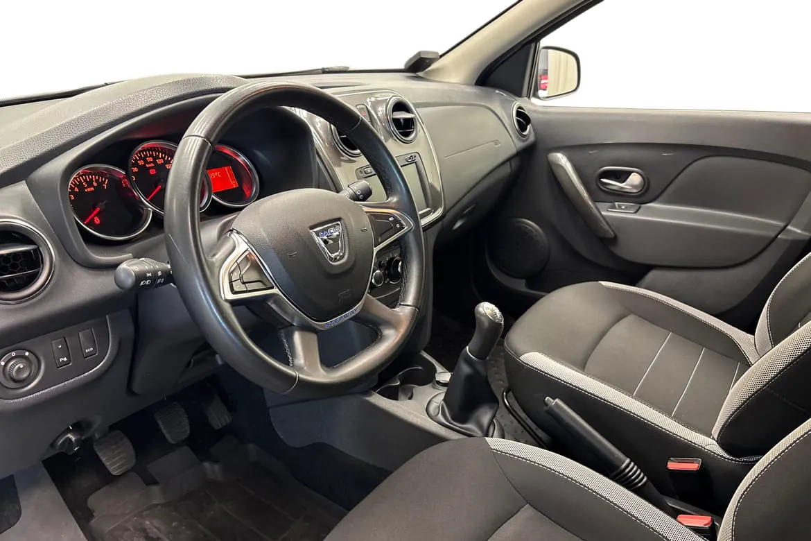 Vehicle image 7
