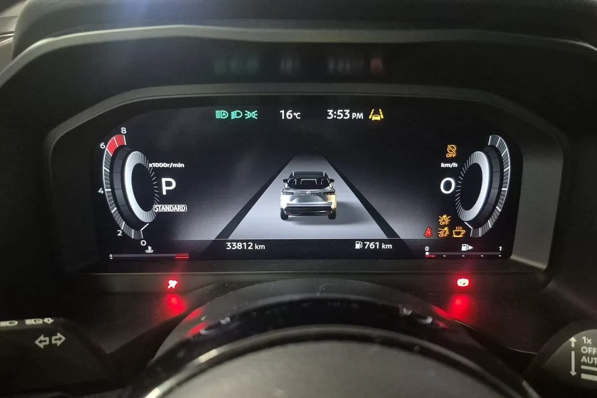 Vehicle image 15