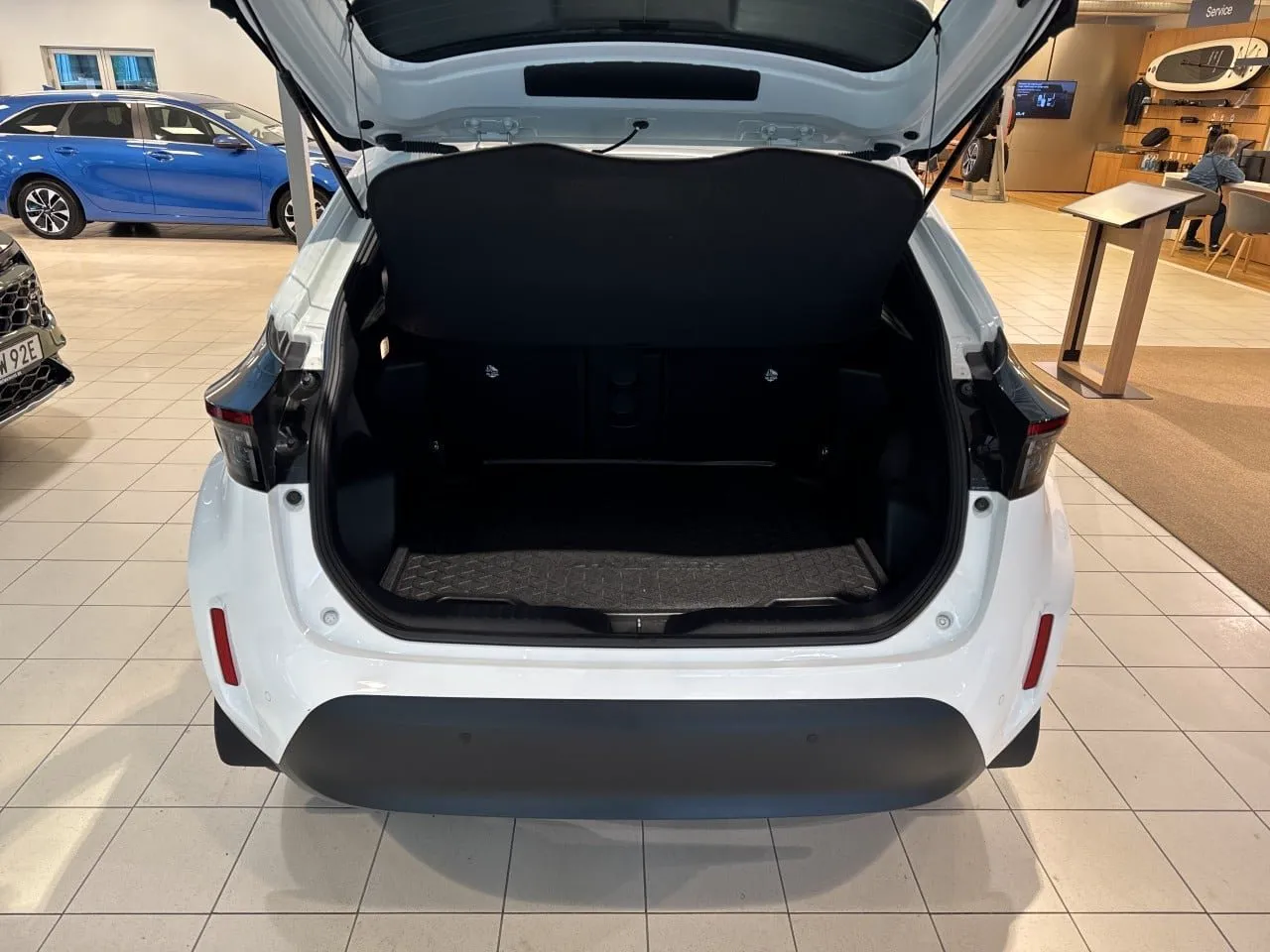 Vehicle image 13