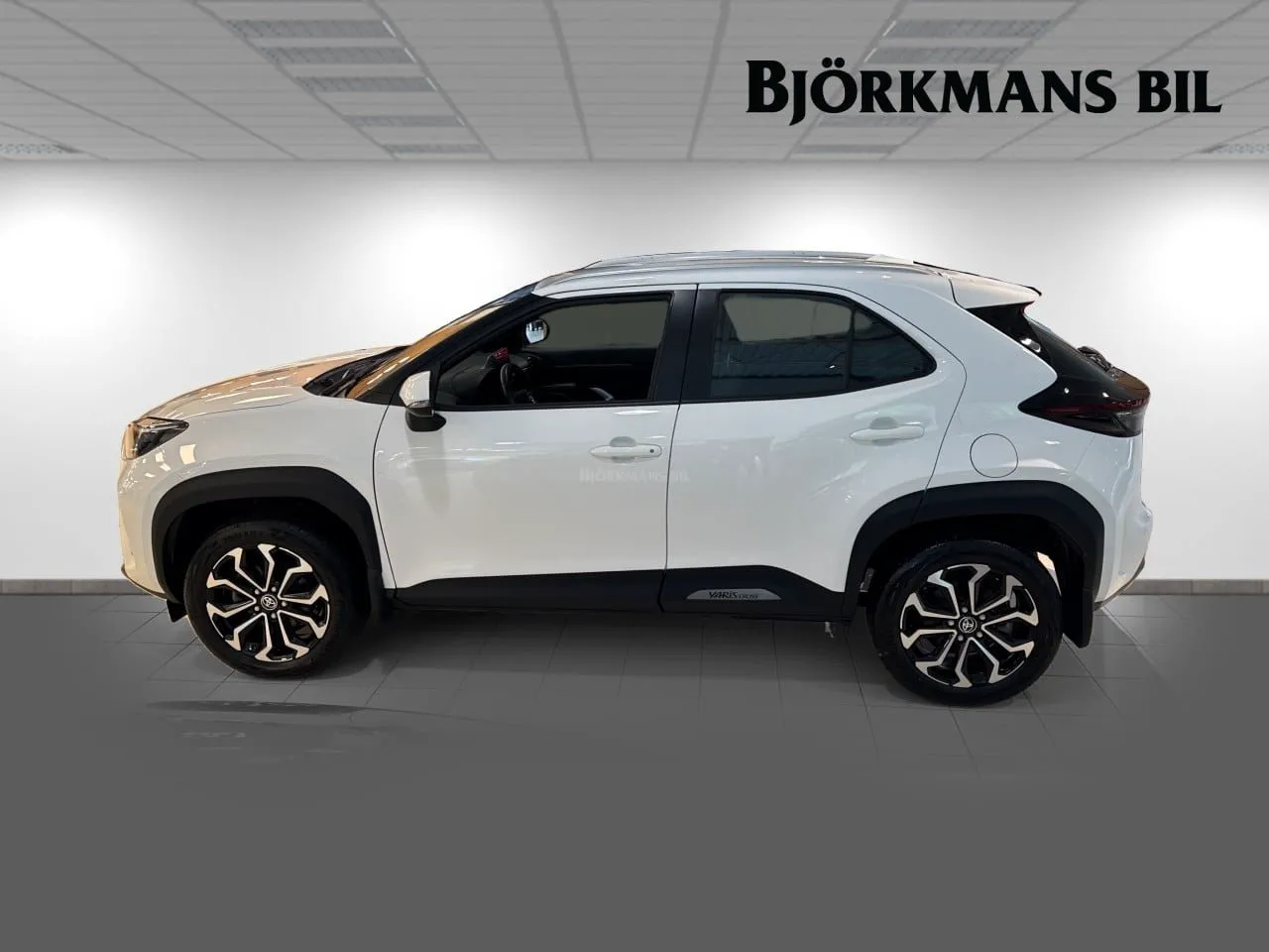 Vehicle image 3