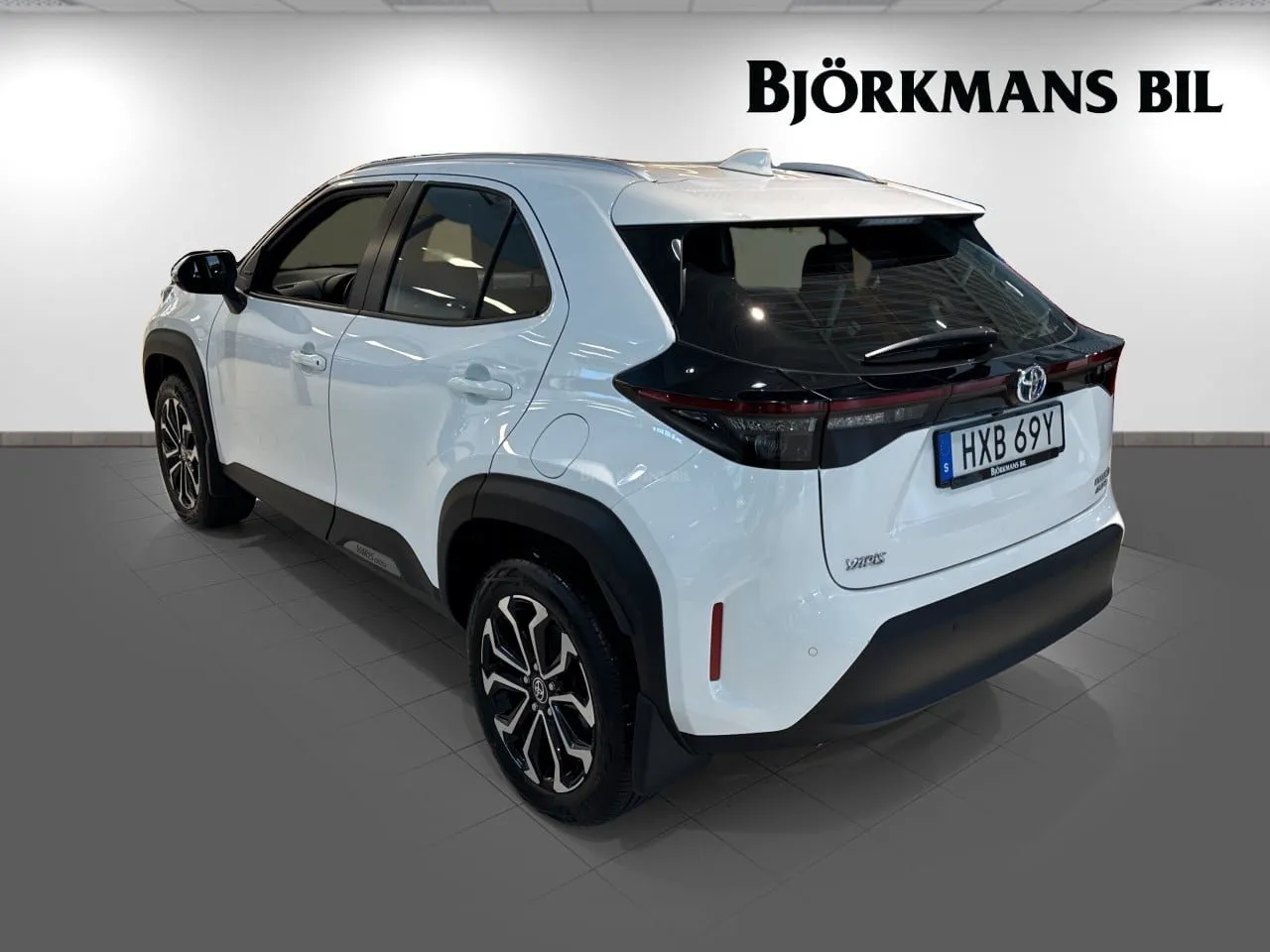 Vehicle image 5