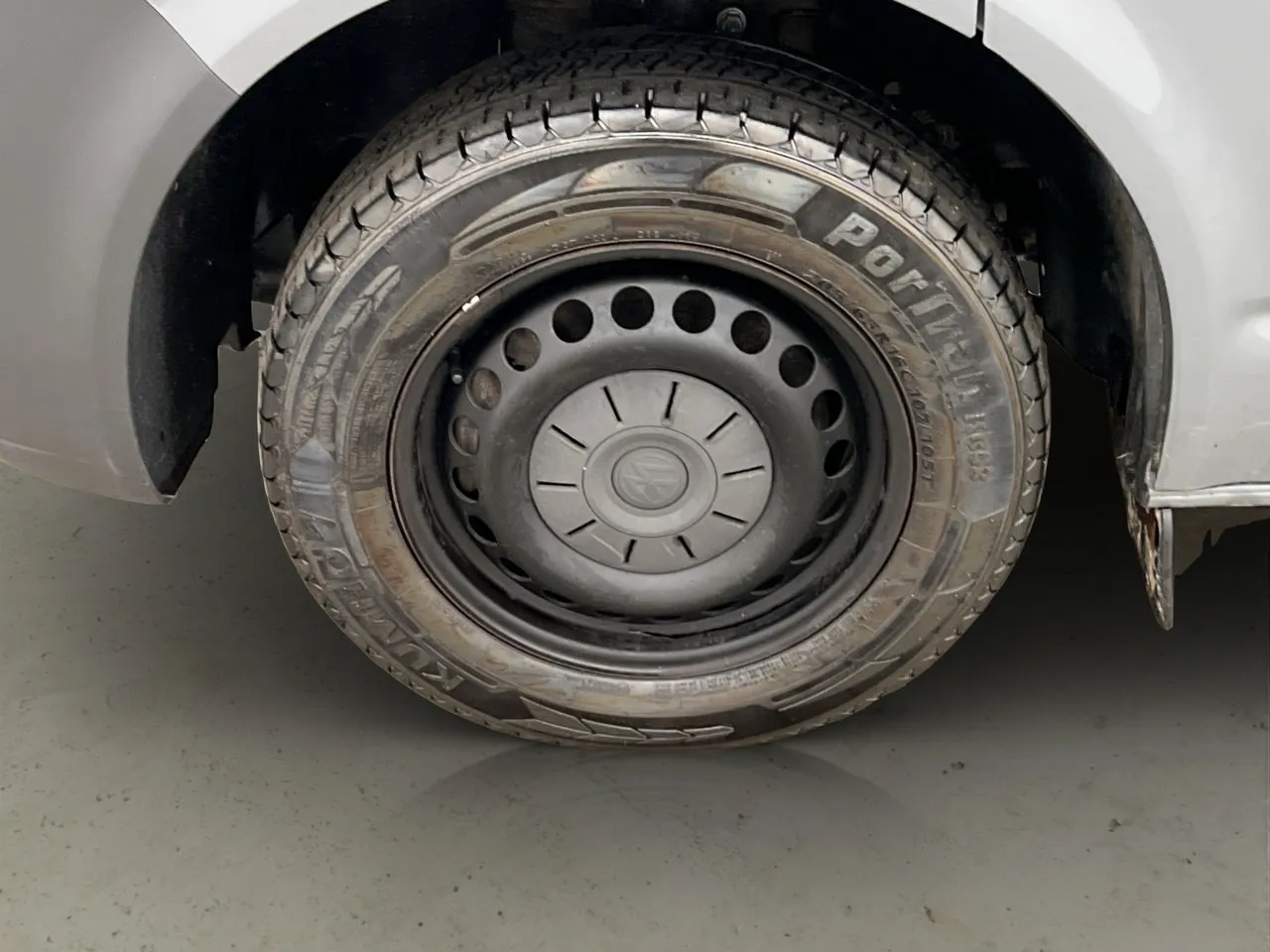 Vehicle image 26