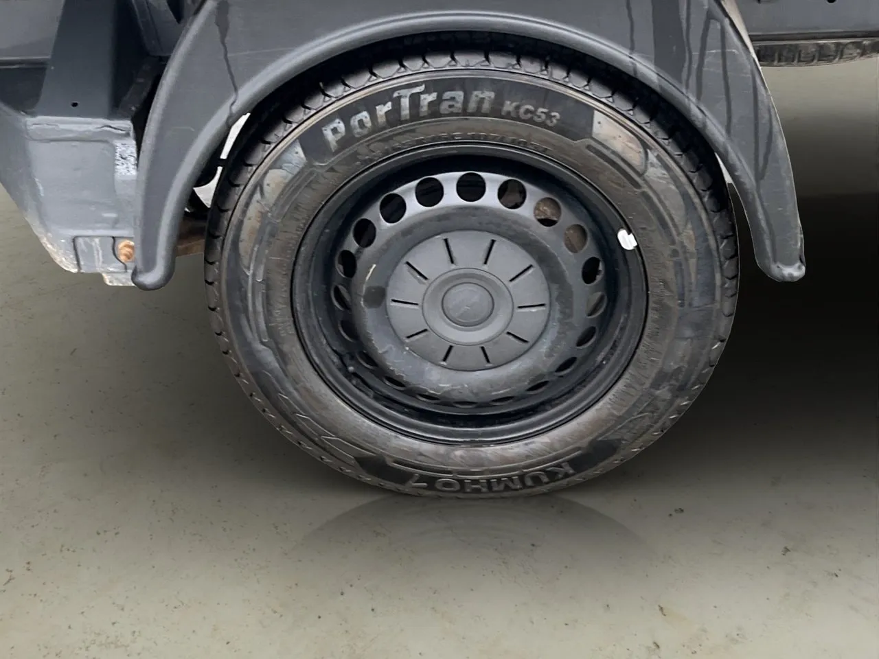 Vehicle image 27