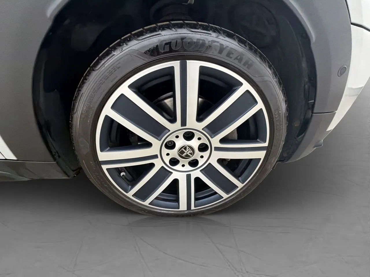 Vehicle image 32