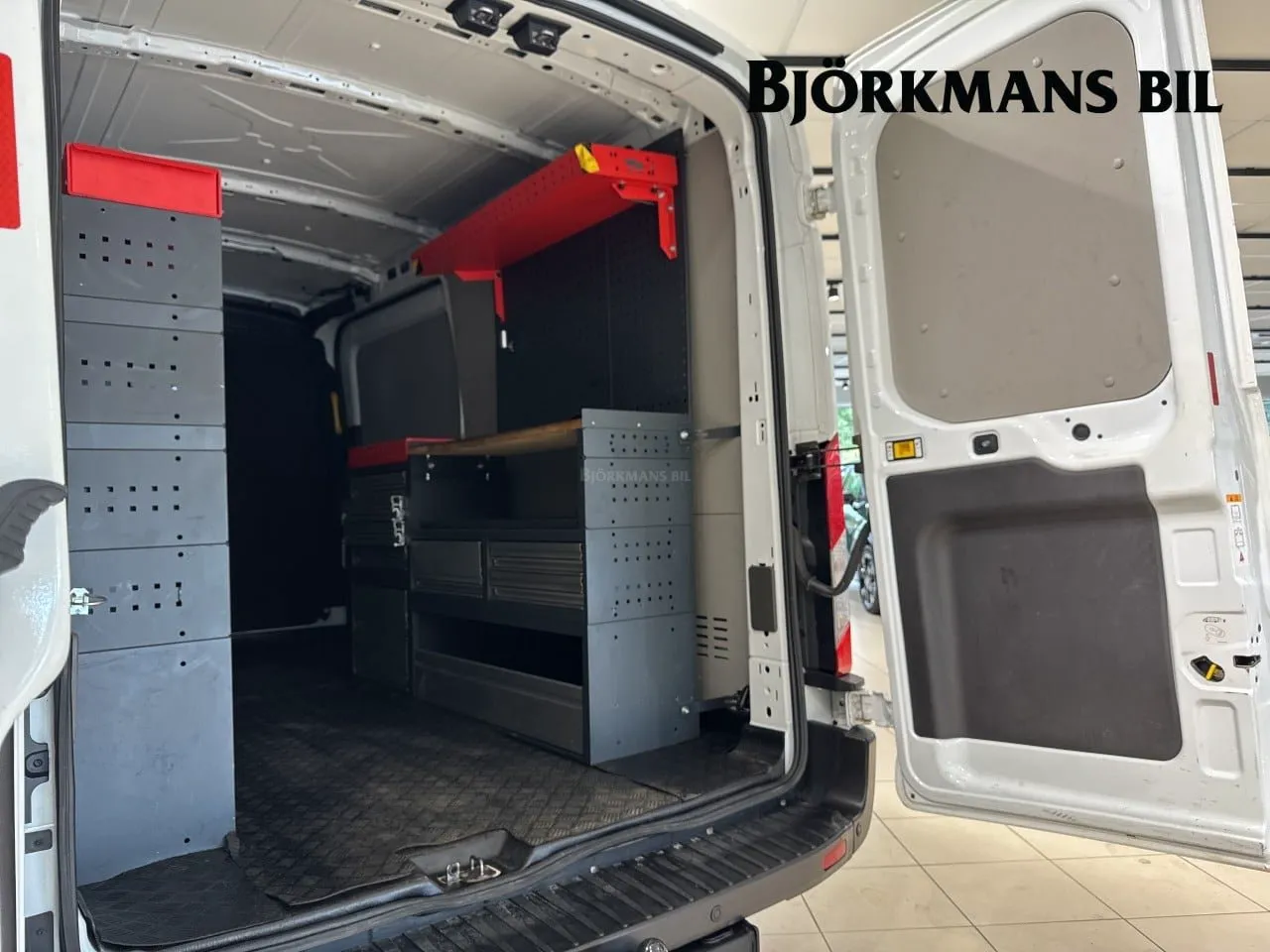 Vehicle image 15