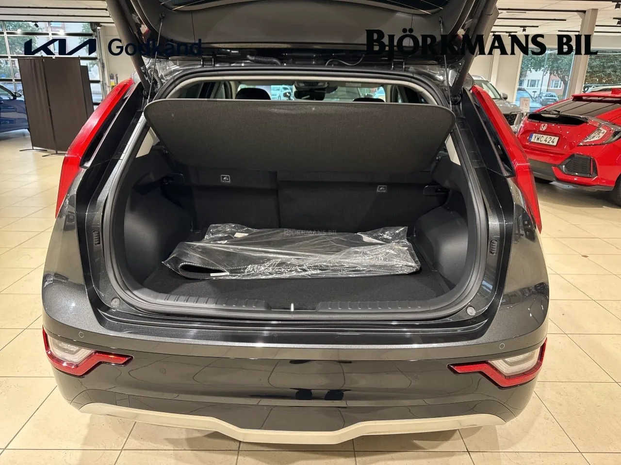 Vehicle image 13