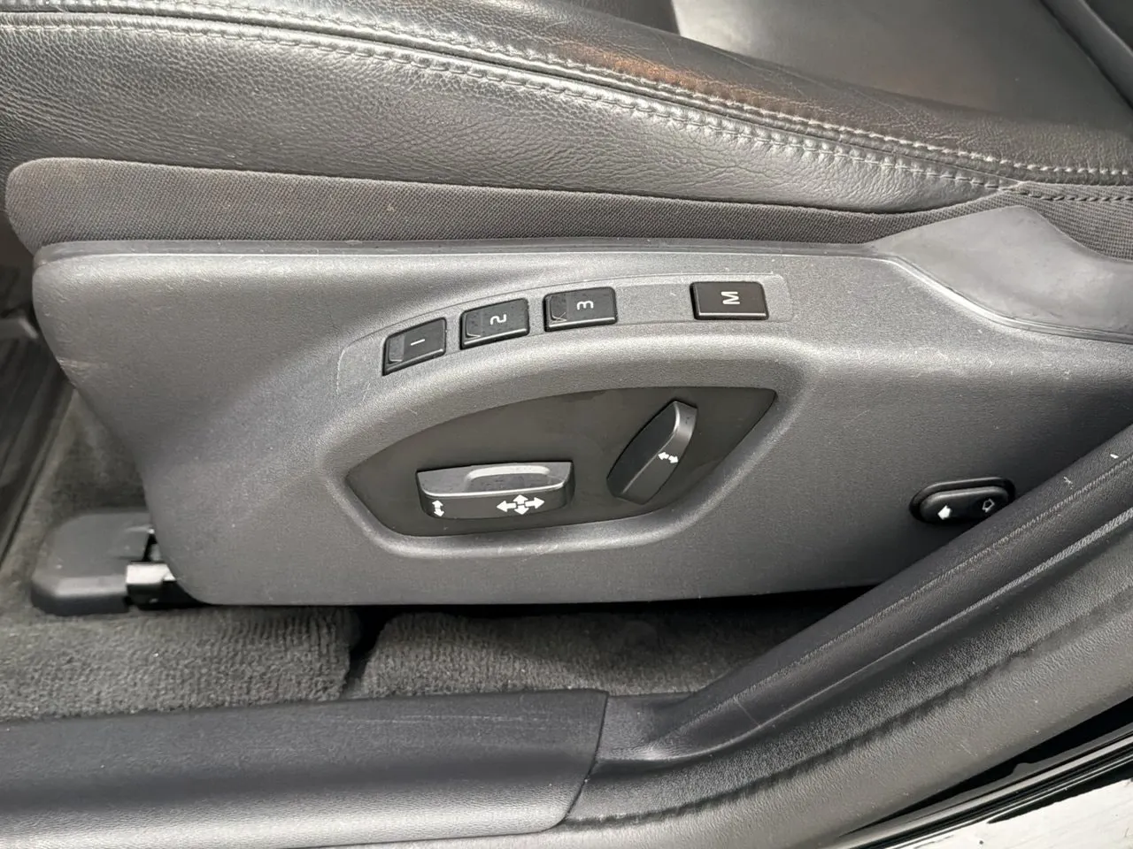 Vehicle image 27