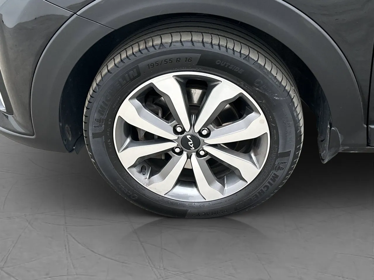 Vehicle image 25