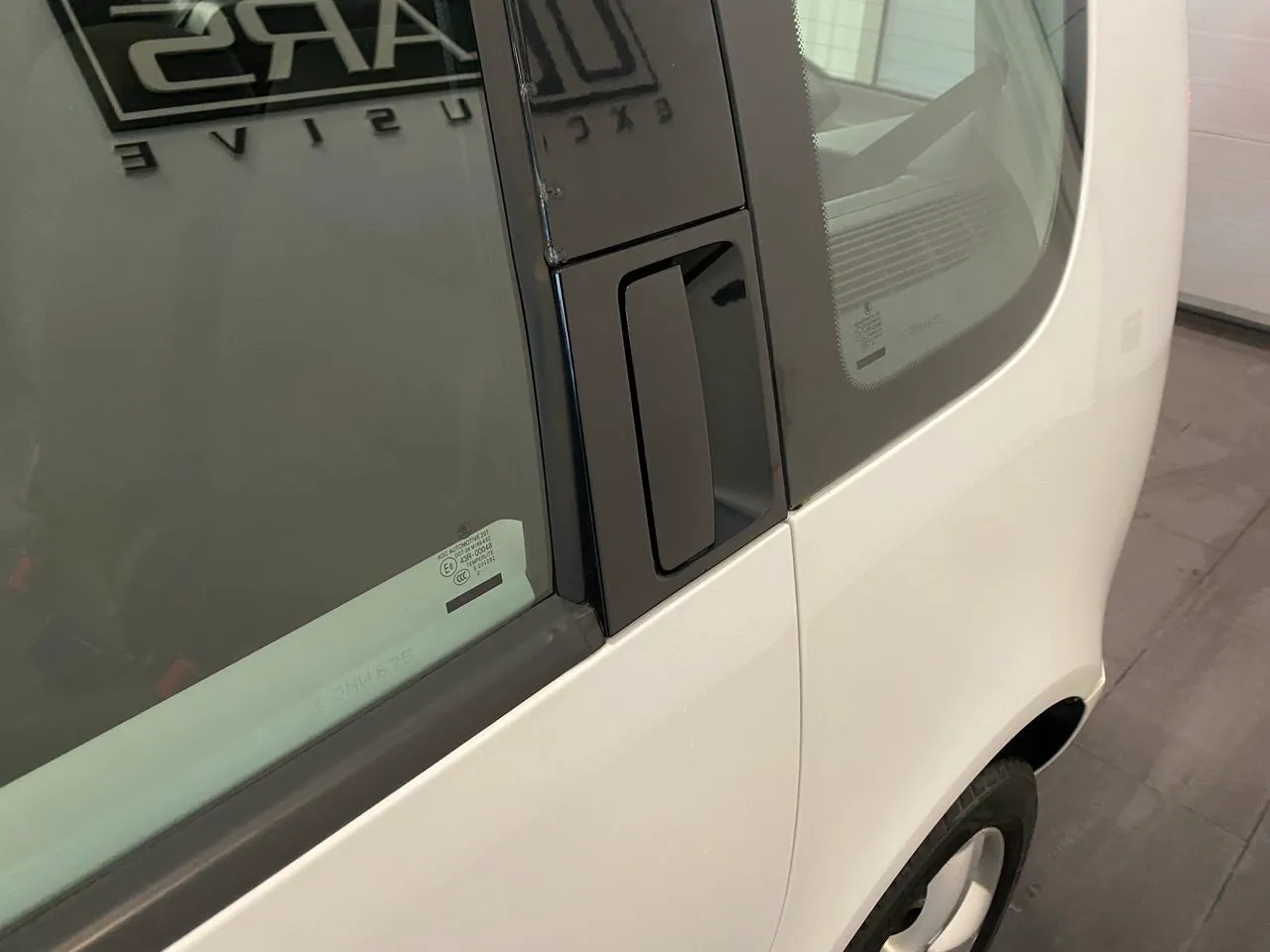 Vehicle image 16