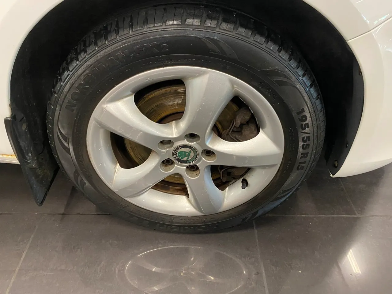 Vehicle image 18
