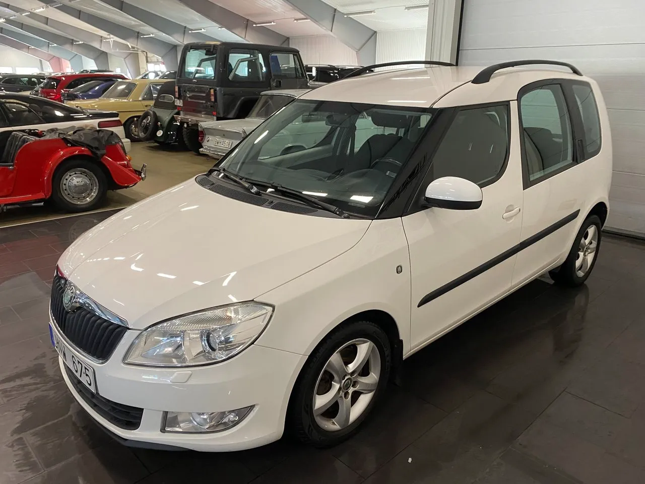 Vehicle image 5