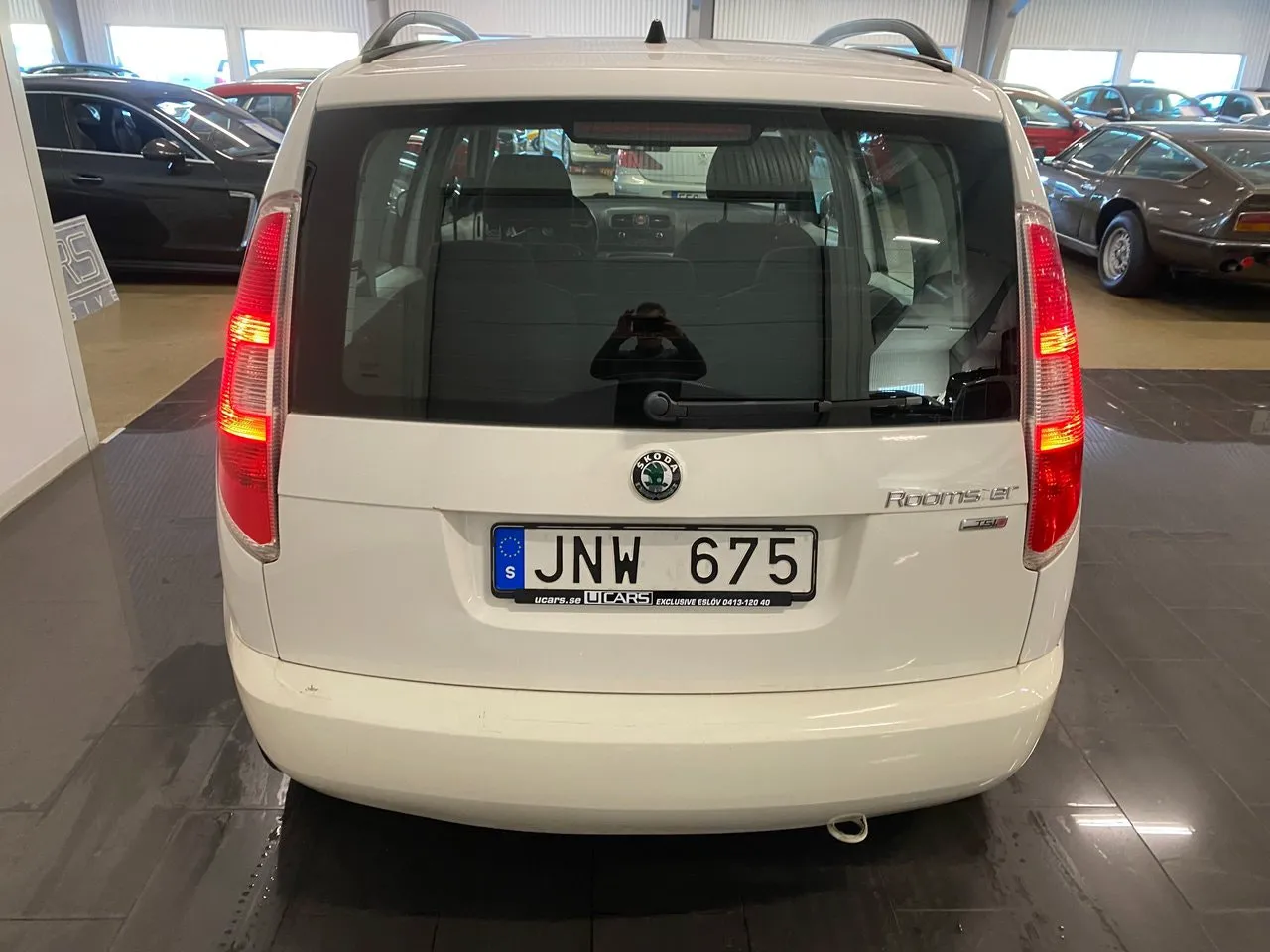 Vehicle image 6