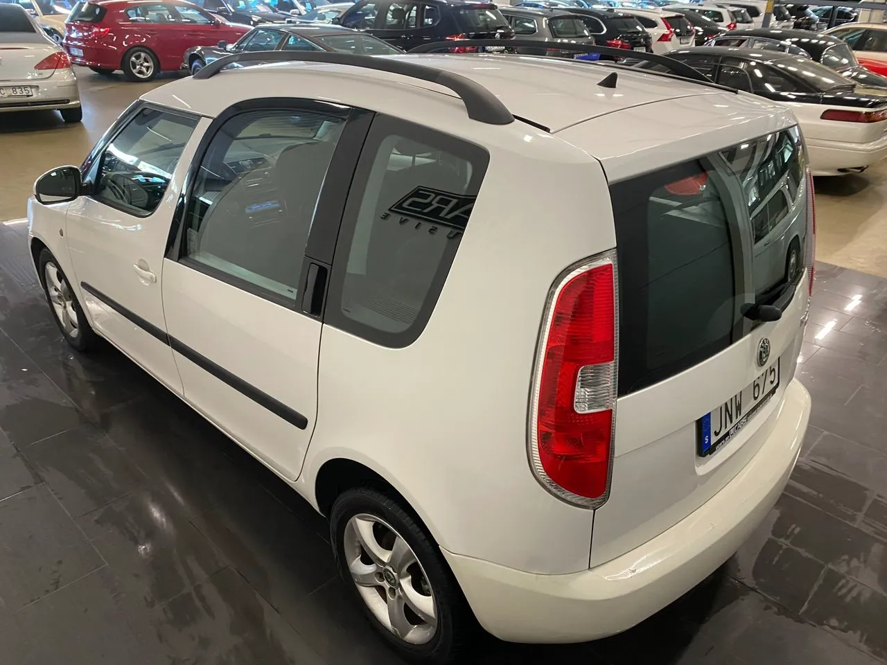 Vehicle image 9