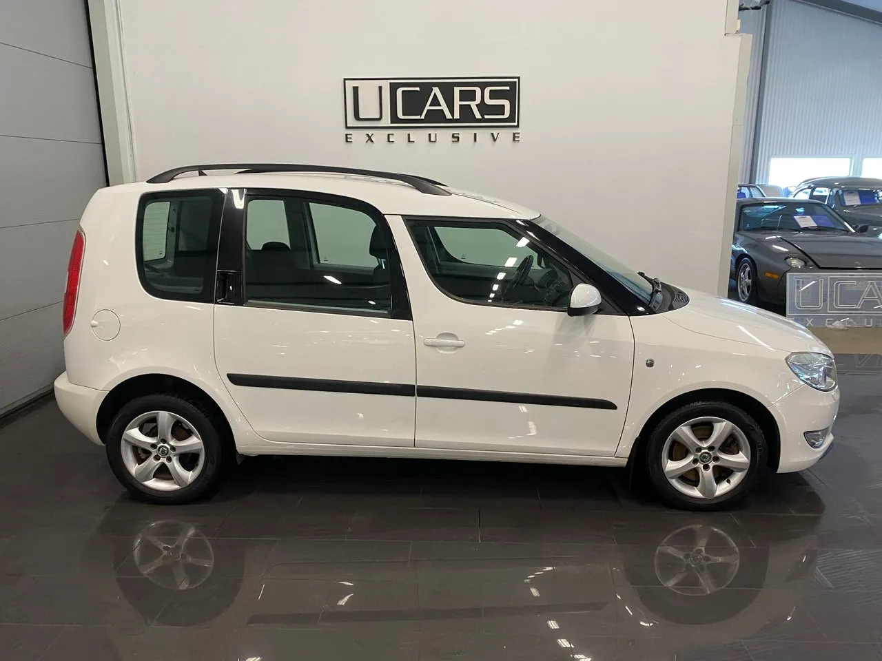 Vehicle image 1