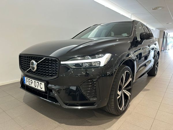 Volvo XC60 Recharge T8 R-Design / Dragkrok / Panoramatak / Navigation / Backkamera / - 2022
