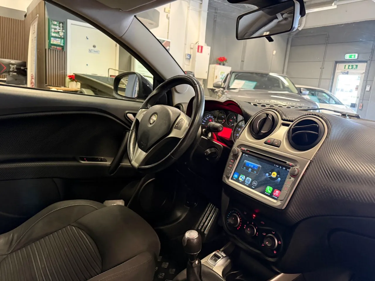 Vehicle image 16