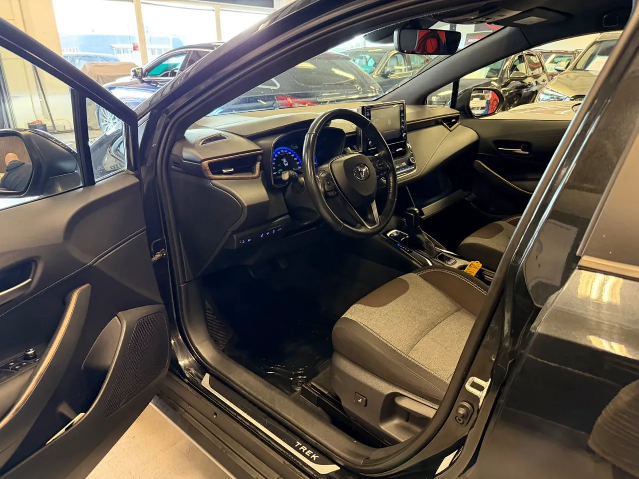 Vehicle image 7