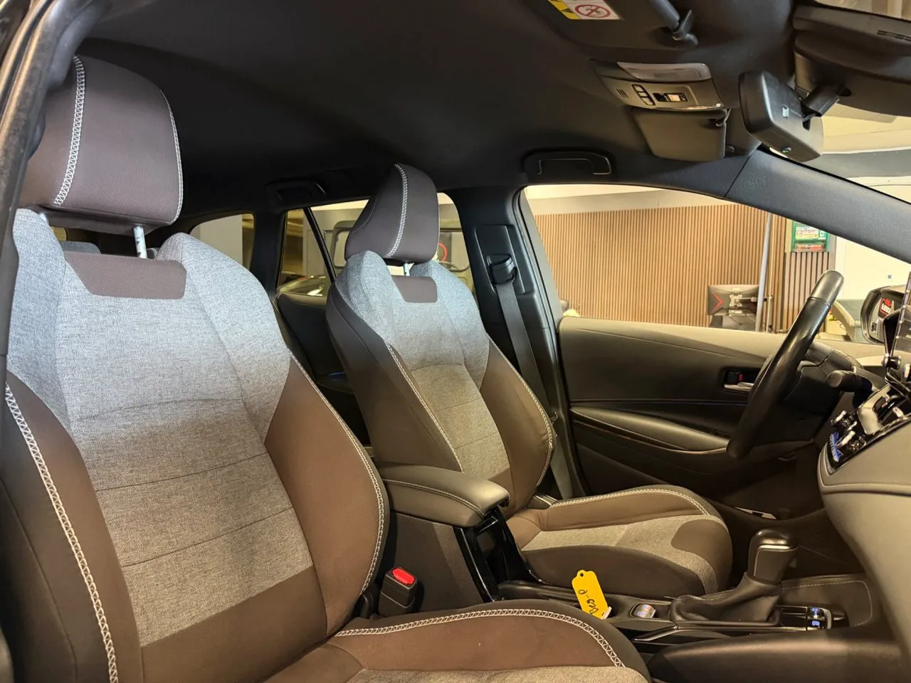 Vehicle image 21