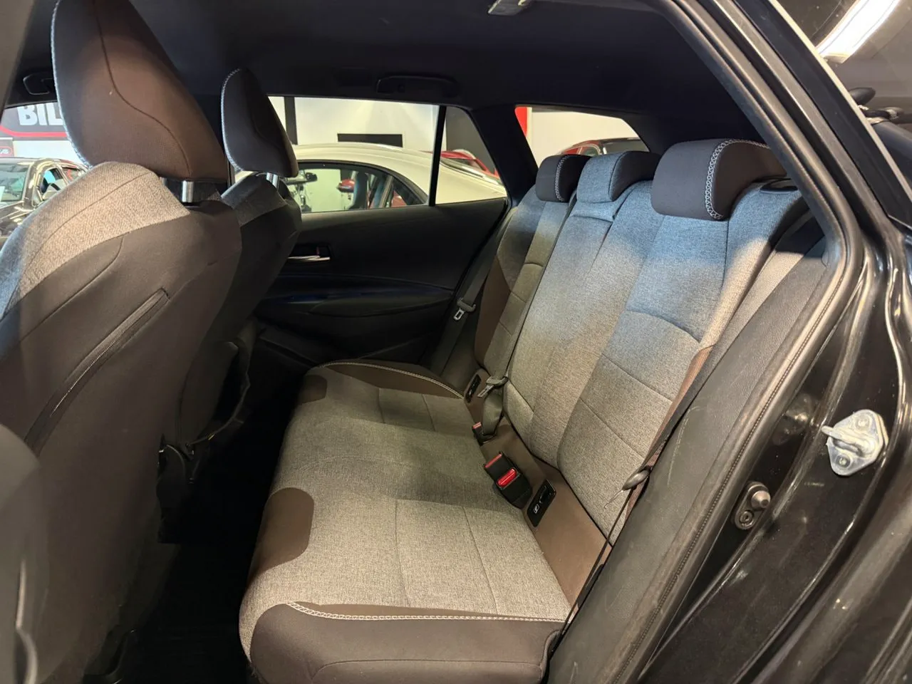 Vehicle image 23