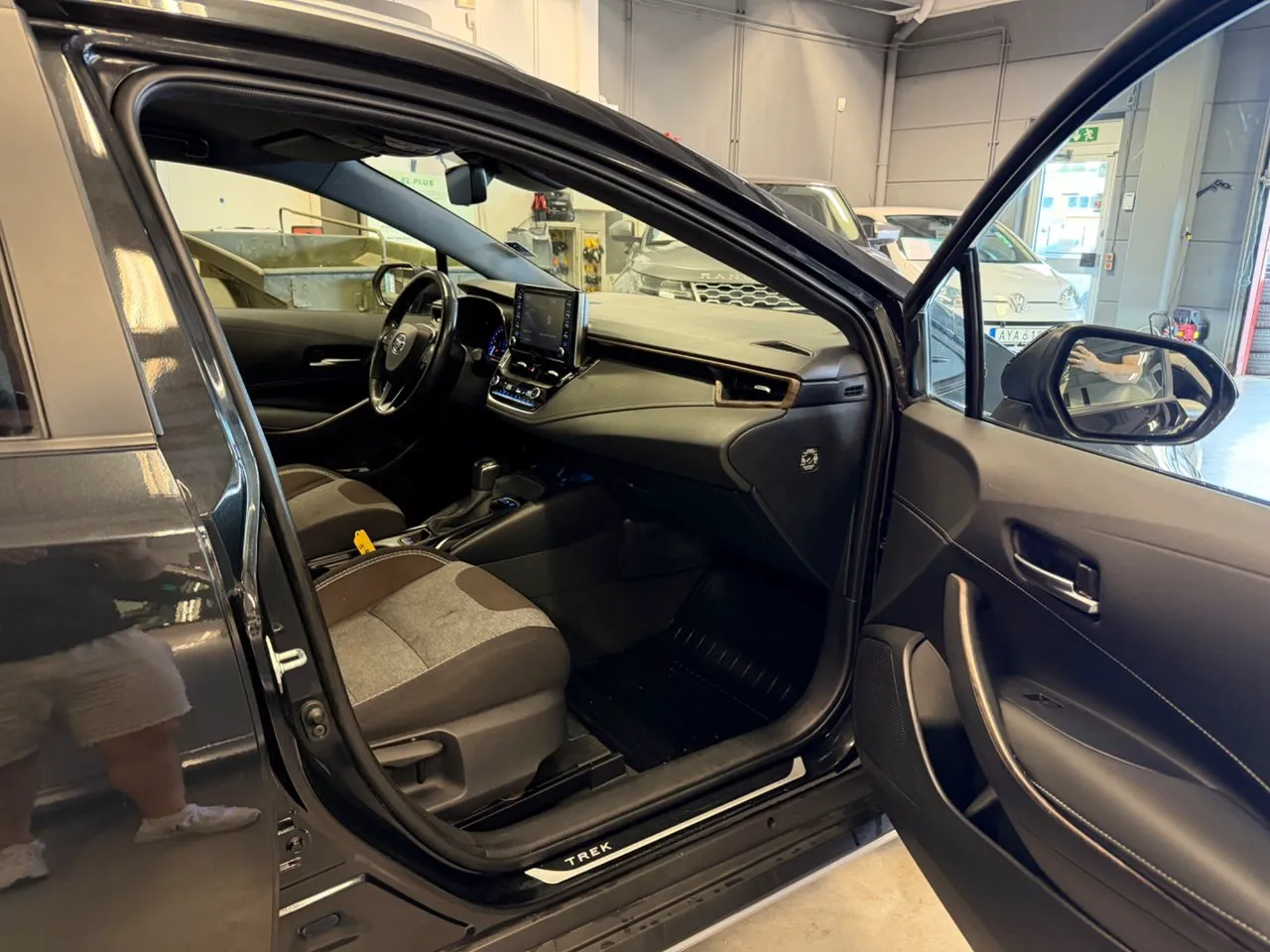 Vehicle image 17