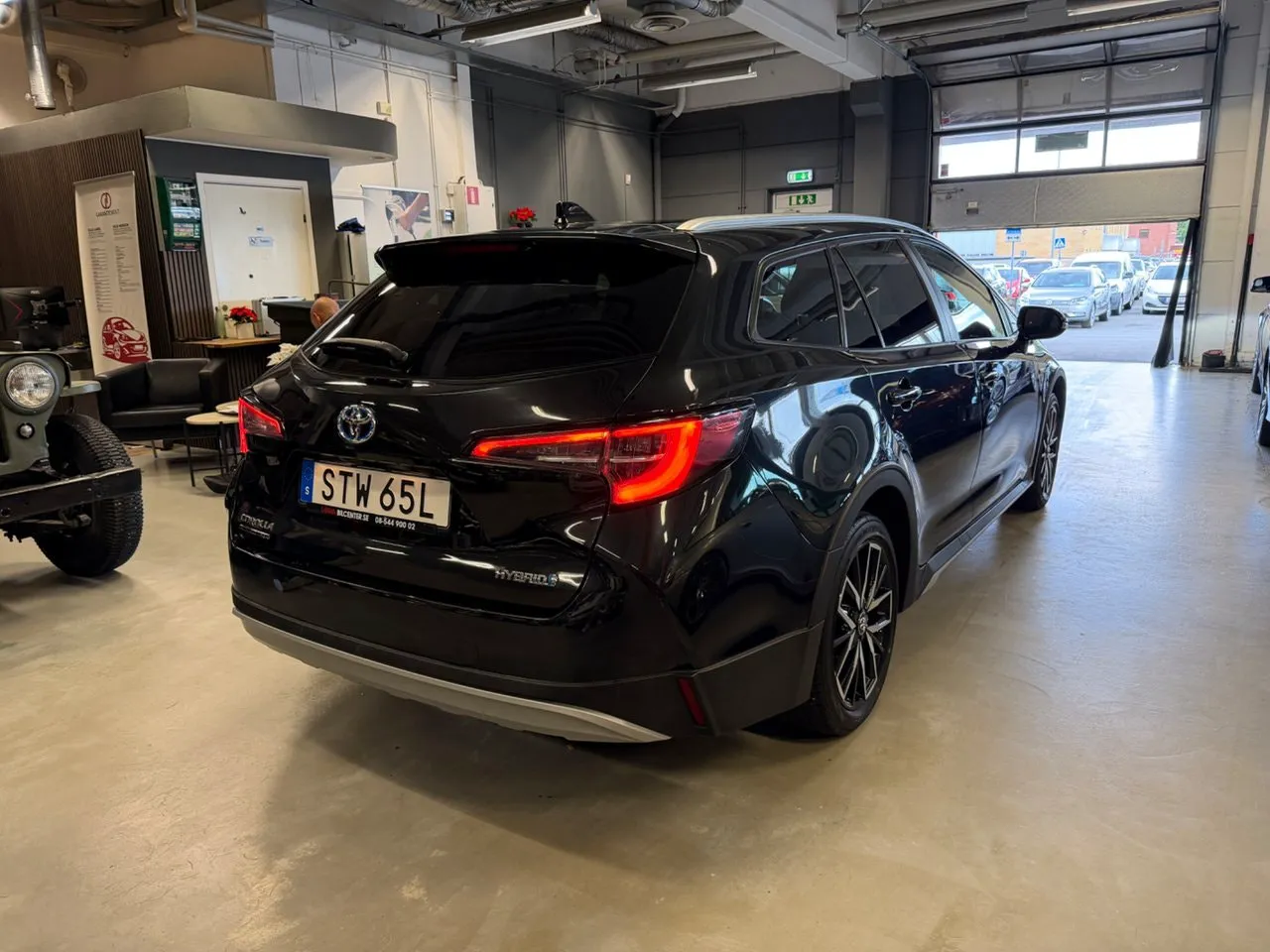 Vehicle image 4