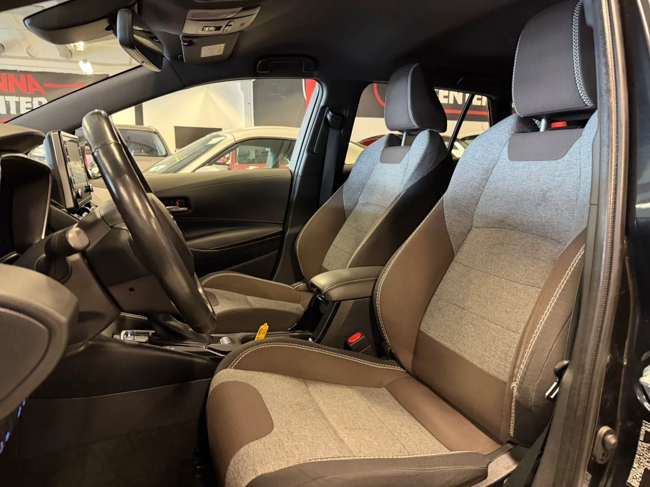 Vehicle image 16
