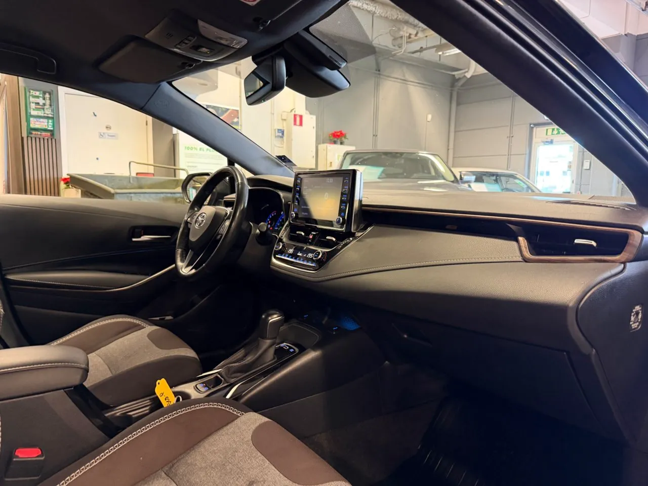 Vehicle image 18