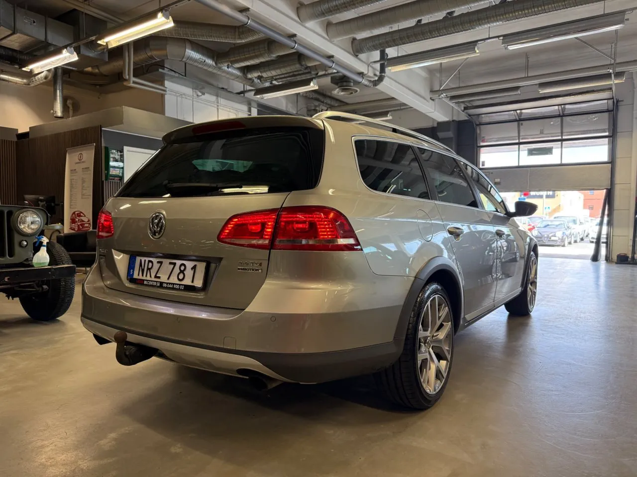 Vehicle image 5