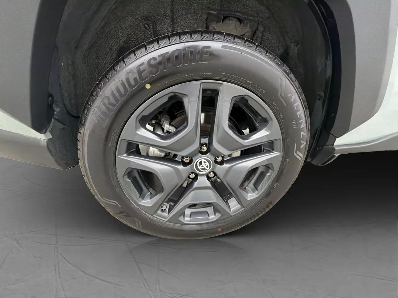 Vehicle image 32