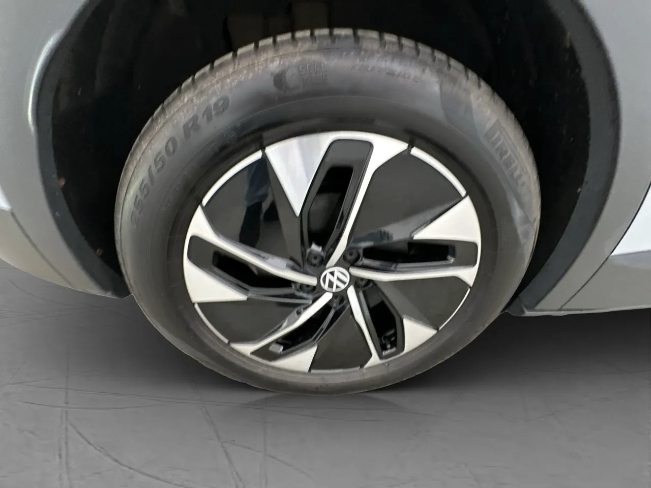 Vehicle image 32