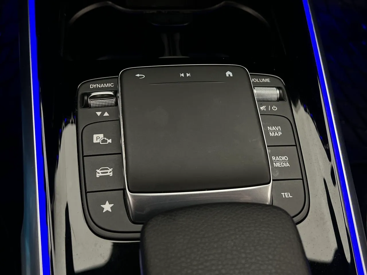 Vehicle image 28