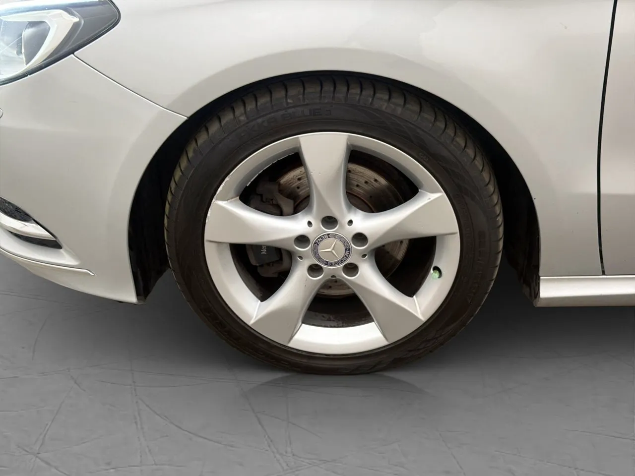 Vehicle image 30