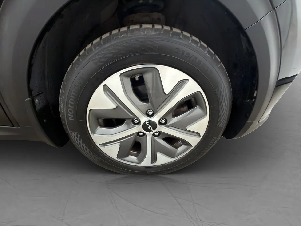 Vehicle image 33