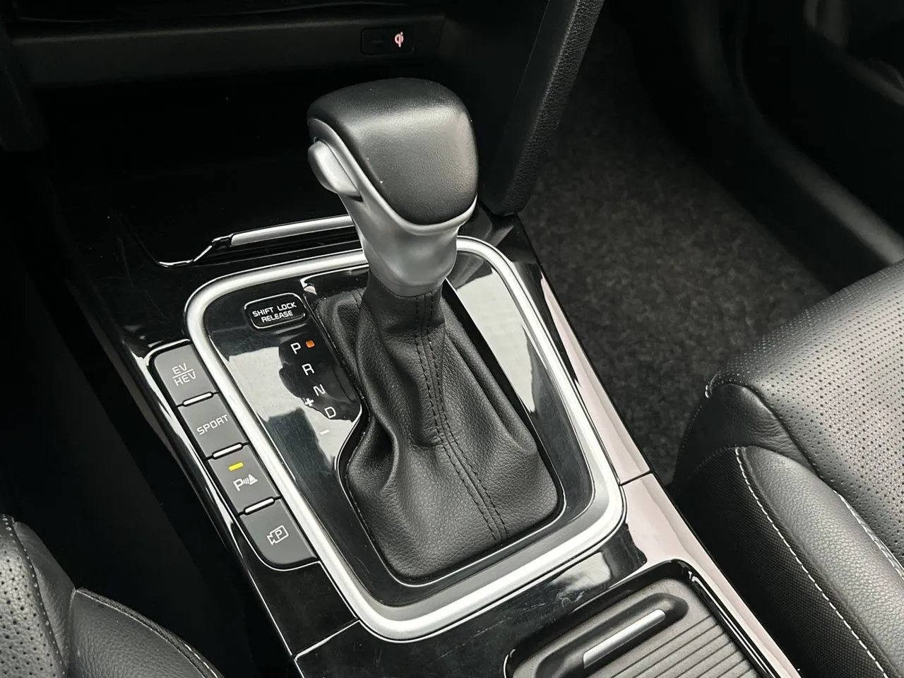 Vehicle image 25