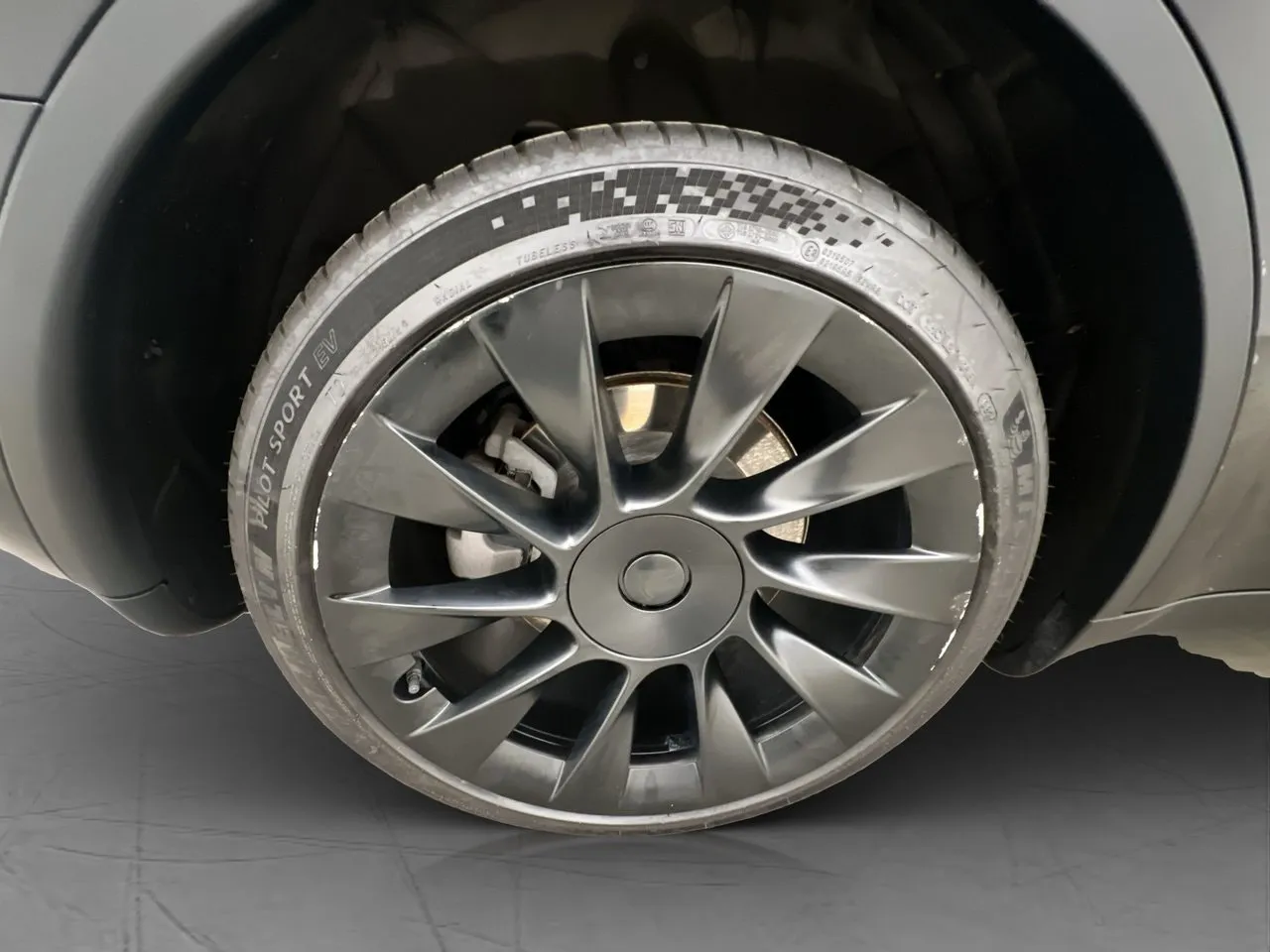 Vehicle image 32