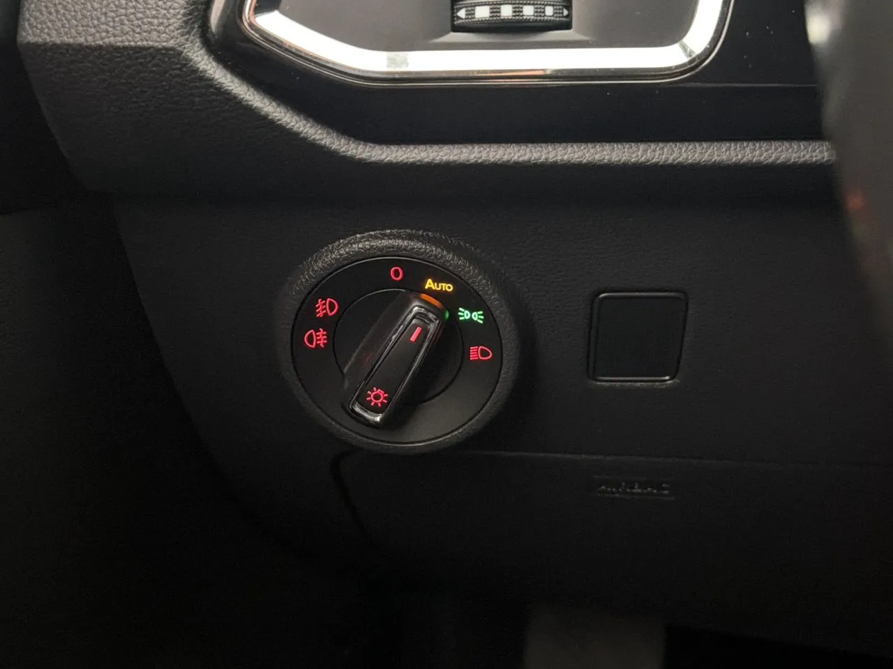 Vehicle image 27