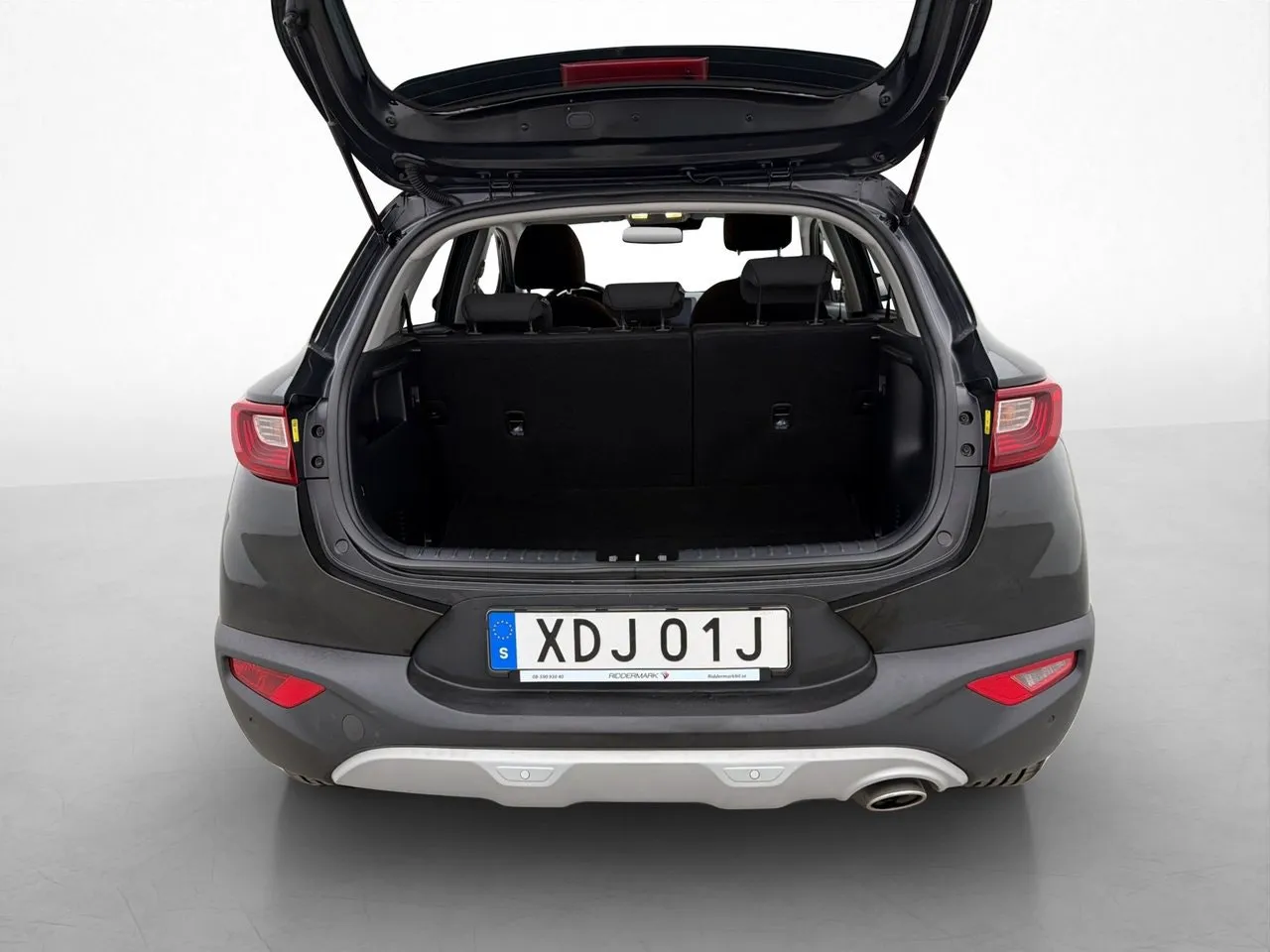 Vehicle image 18