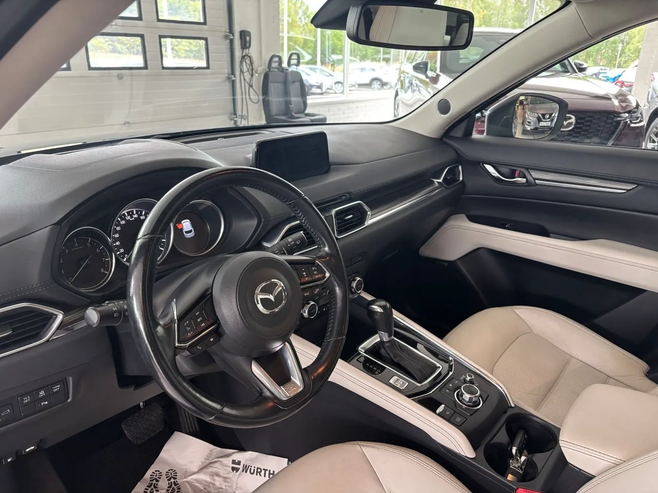 Vehicle image 12
