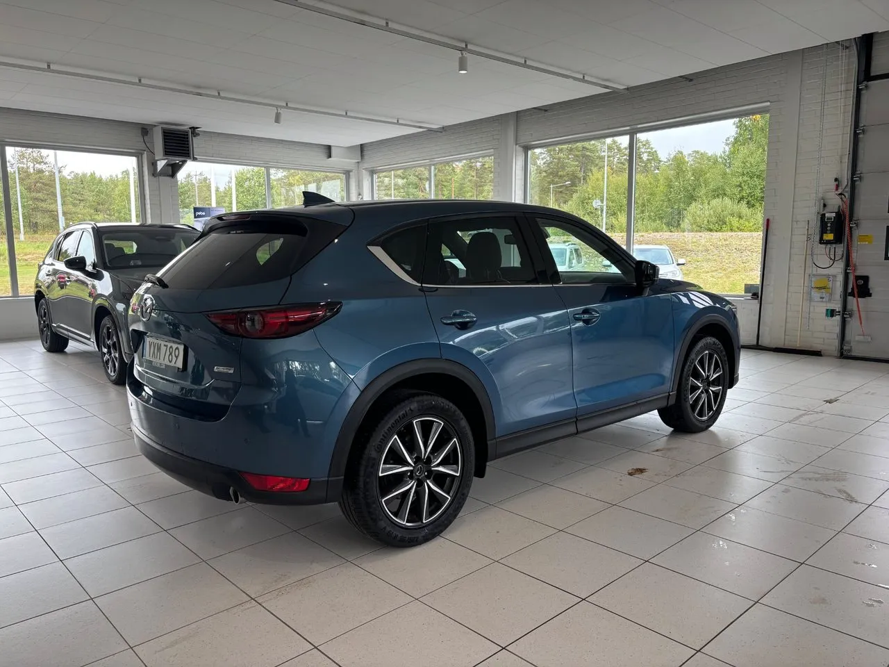 Vehicle image 4
