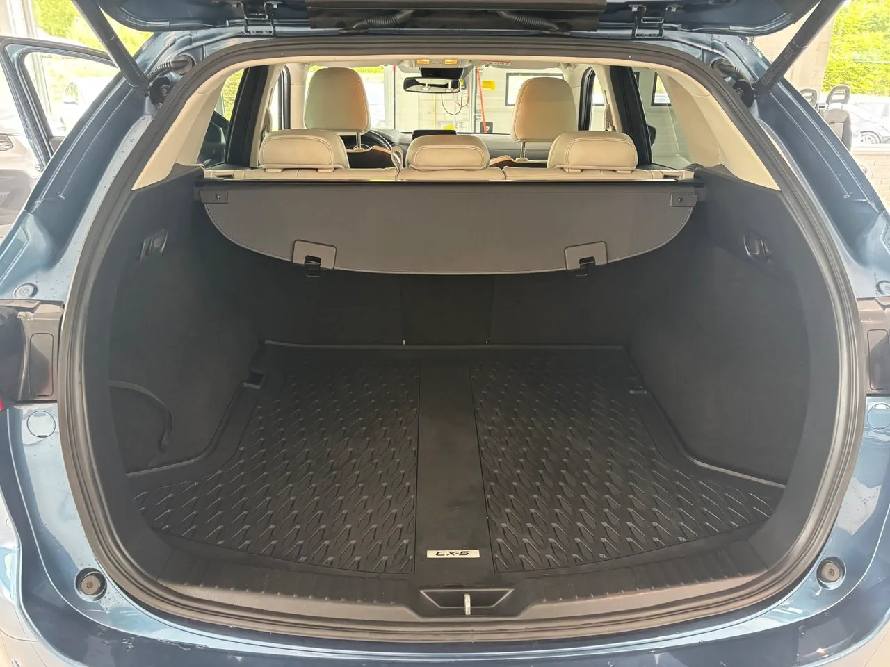 Vehicle image 16