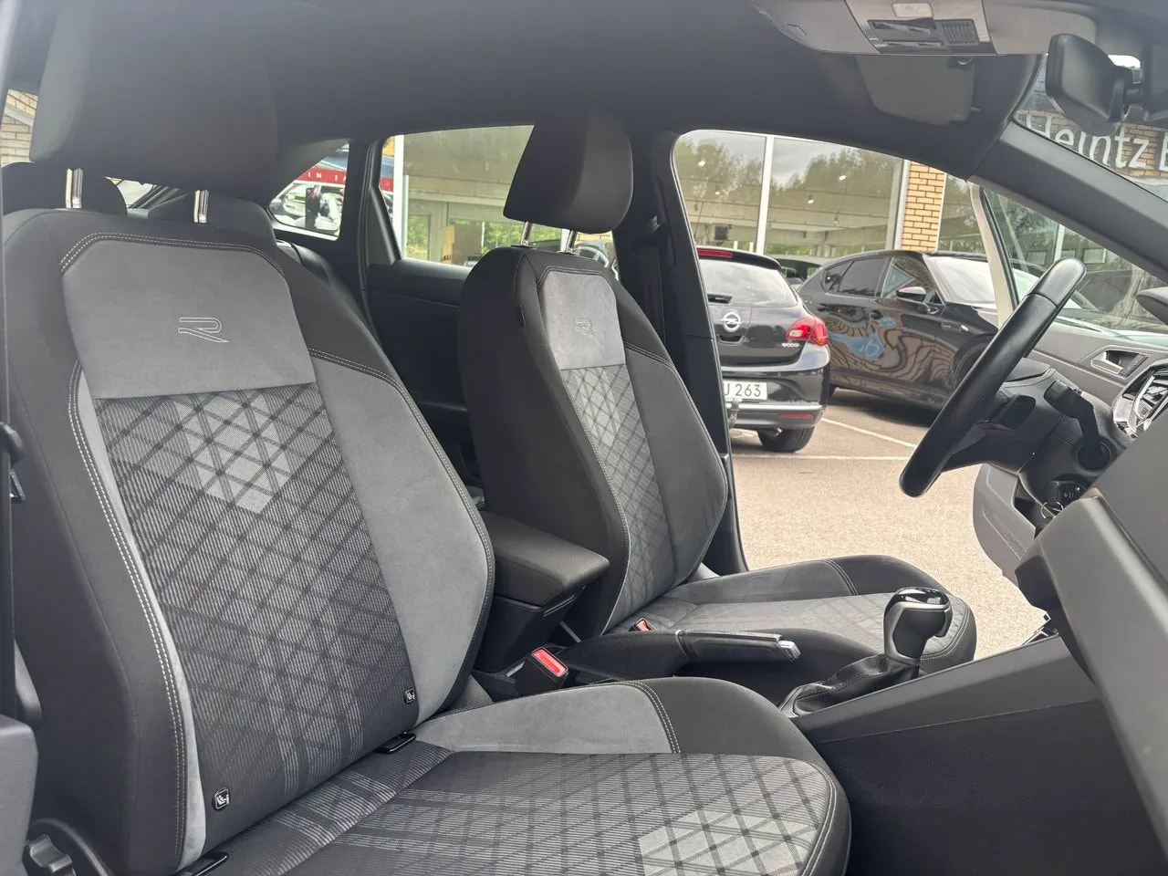Vehicle image 20