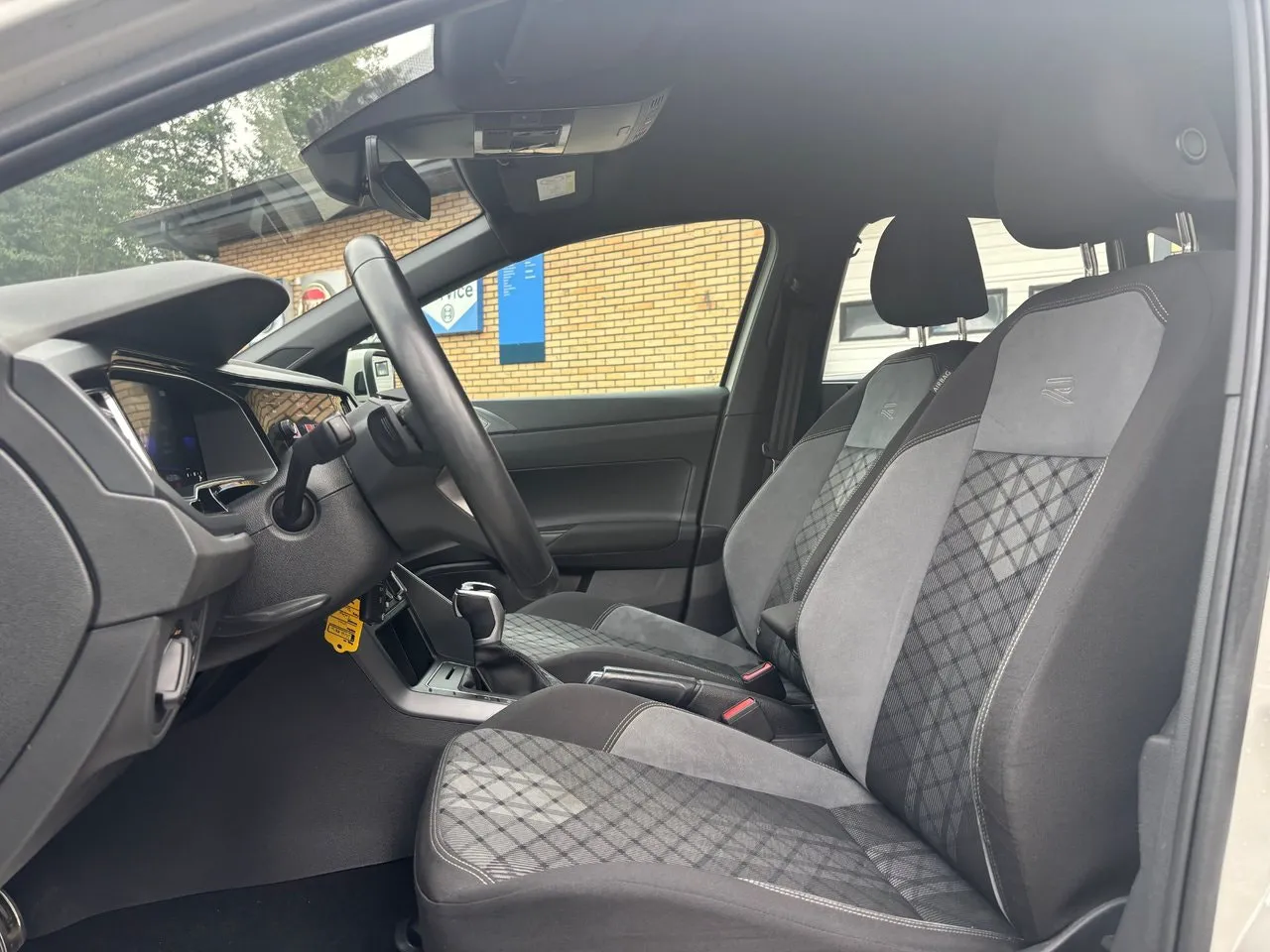 Vehicle image 23