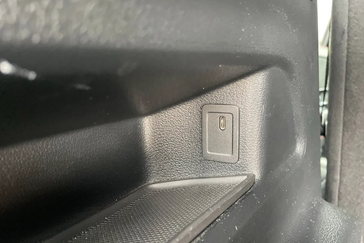 Vehicle image 18