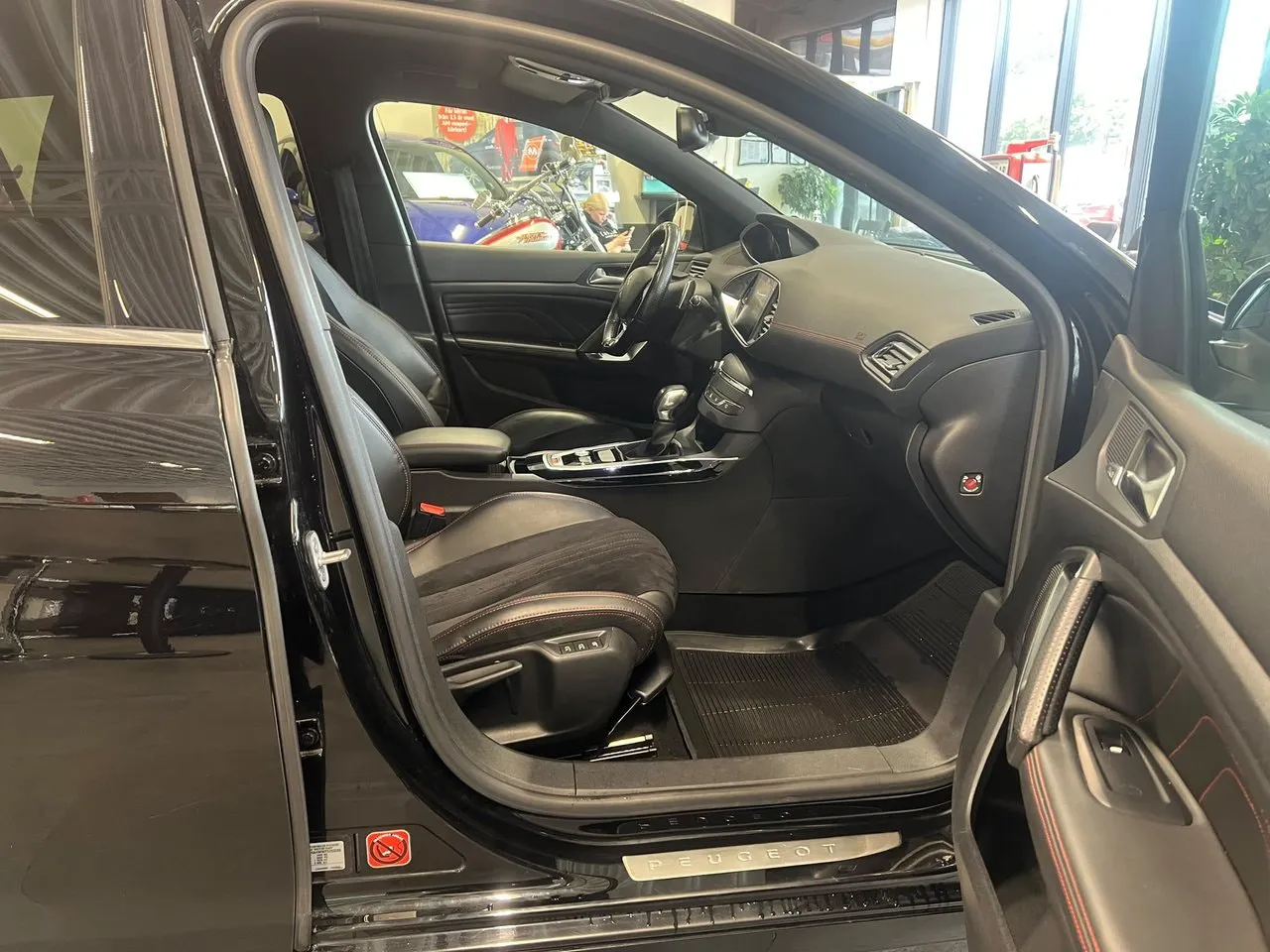 Vehicle image 14