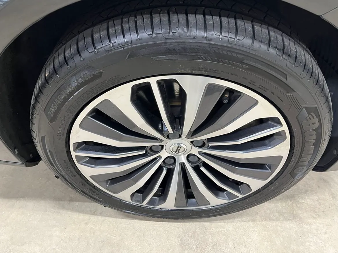 Vehicle image 20