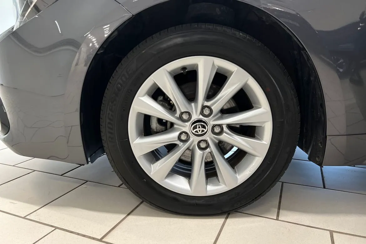 Vehicle image 16