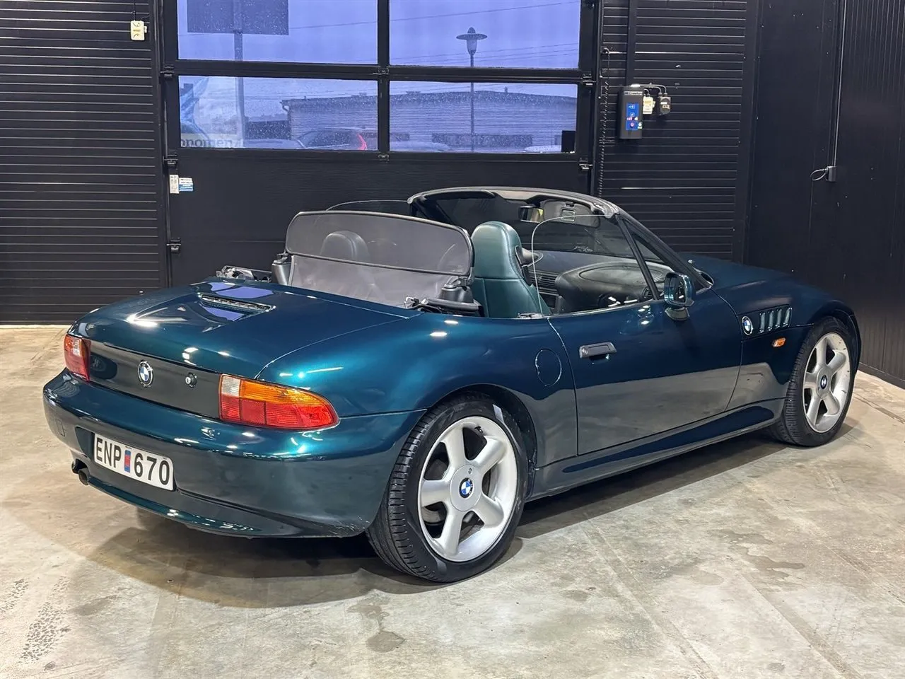 Vehicle image 9