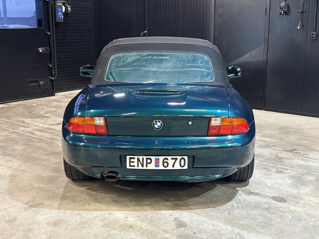 Vehicle image 6